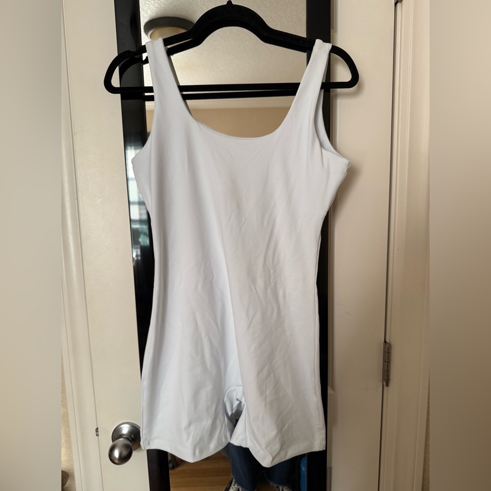 Chic White Sleeveless Bodysuit